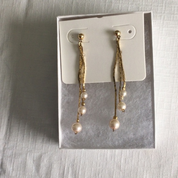Gold and Pearl color -Inspired Dangle Earrings - Picture 5 of 8